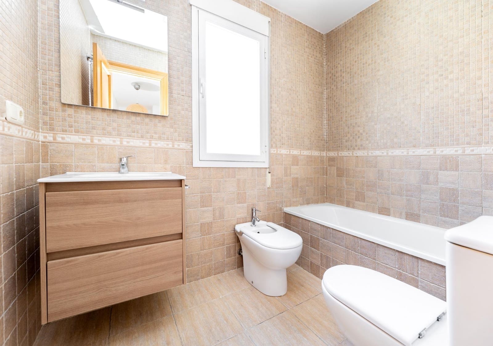 3 chambre Villa/Maison Mitoyenne à vendre à Grenade ville avec piscine garage - 390 000 € (Ref: 10043096)
