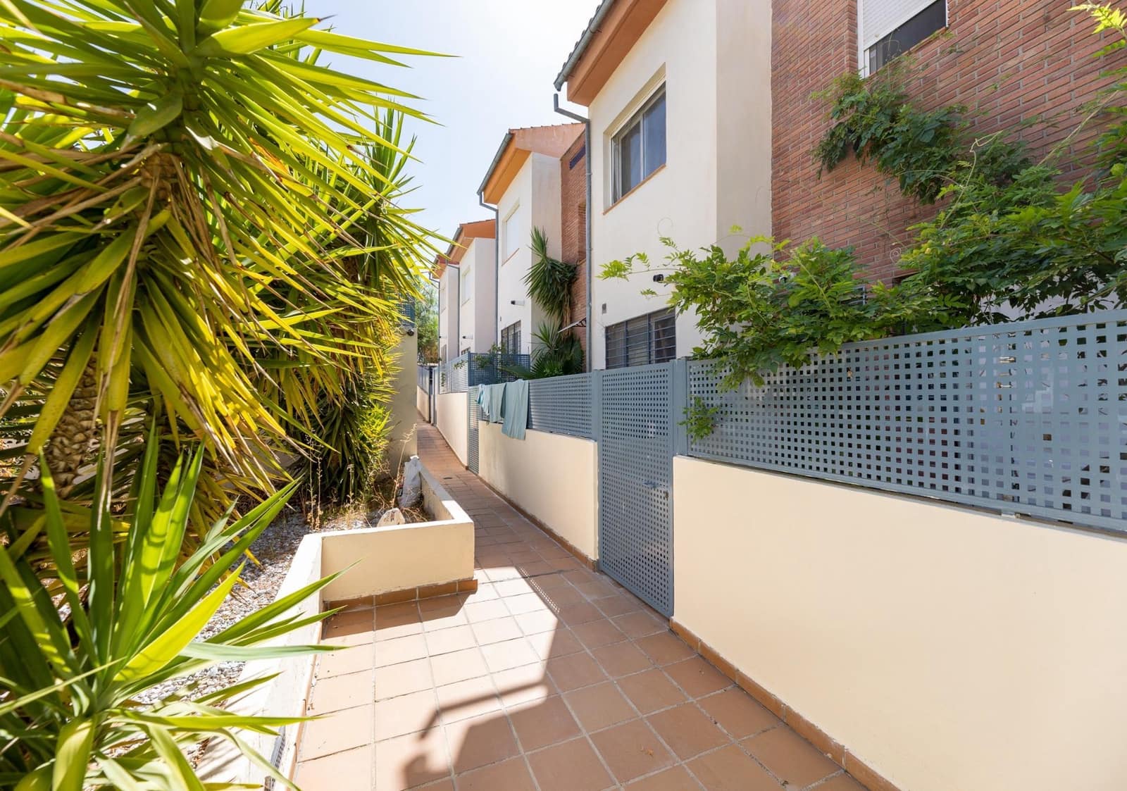 3 chambre Villa/Maison Mitoyenne à vendre à Grenade ville avec piscine garage - 390 000 € (Ref: 10043096)