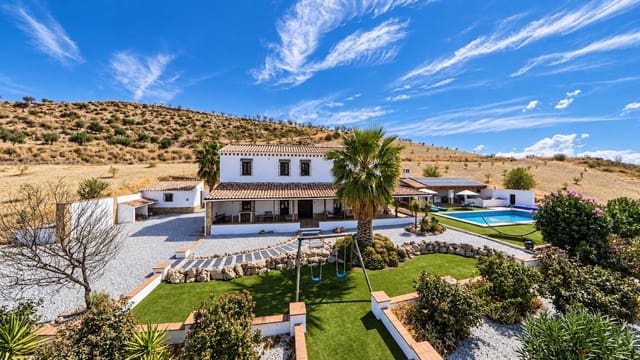5 bedroom Villa for sale in Alhama de Granada with pool - € 575,000 (Ref: 10081284)