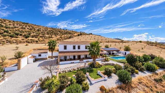 5 bedroom Villa for sale in Alhama de Granada with pool - € 575,000 (Ref: 10081284)