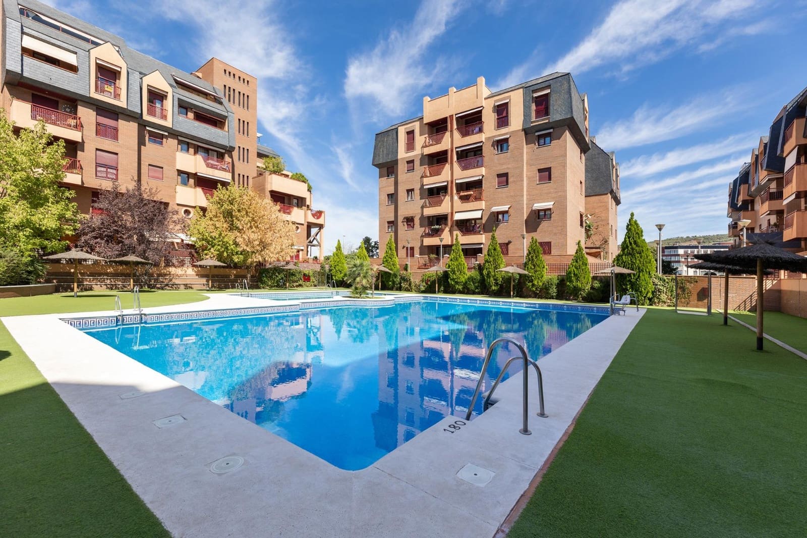 3 sovrum Lägenhet till salu i Granada stad med pool garage - 359 000 € (Ref: 10086237)