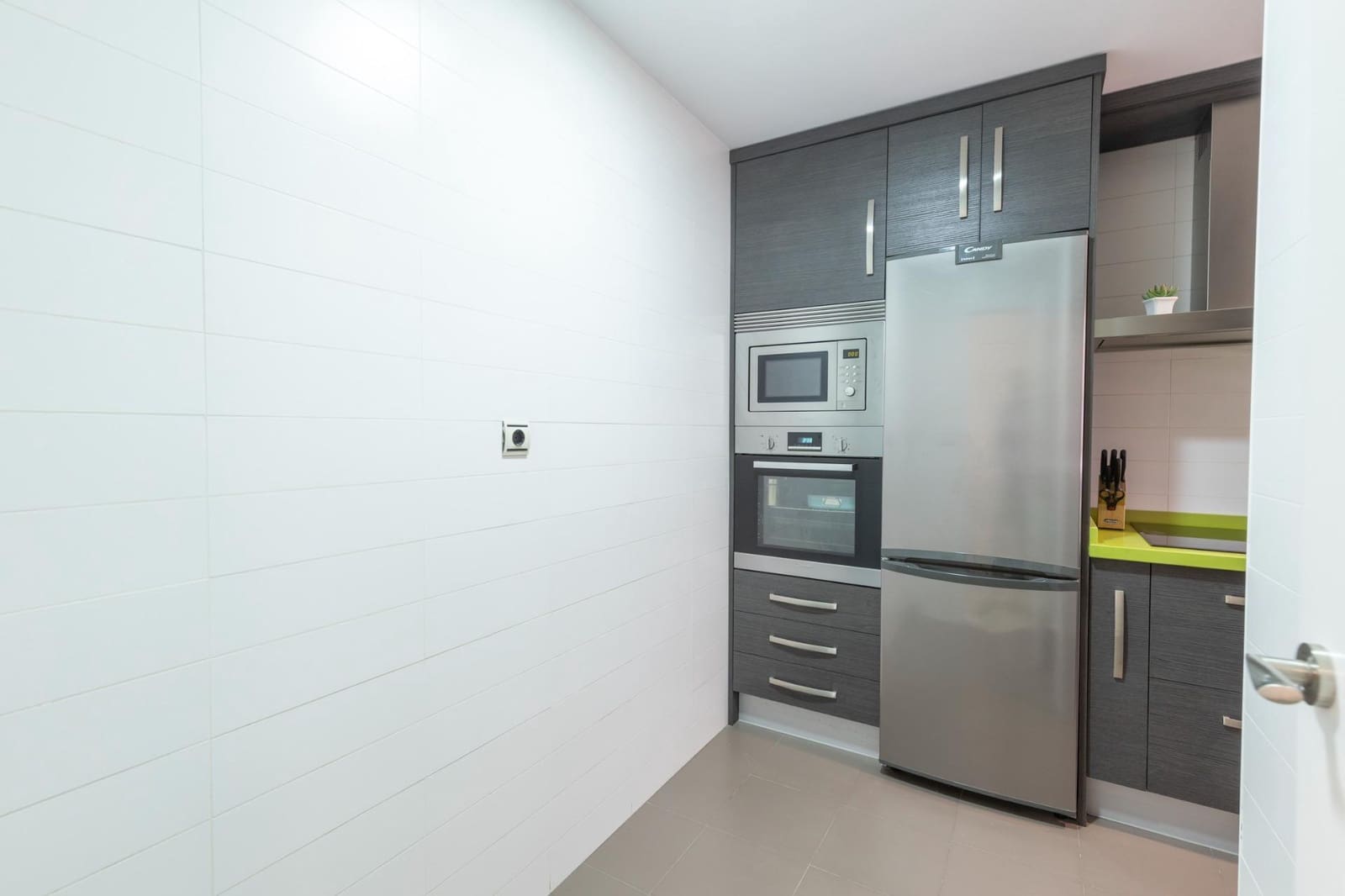2 Zimmer Wohnung zu verkaufen in Granada Stadt mit Pool Garage - 292.000 € (Ref: 10086239)