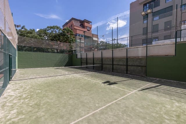 2 slaapkamer Flat te koop in Avda. Federico Garcia Lorca - Nueva Estación Autobuses, Granada stad met zwembad garage - € 292.000 (Ref: 10086239)
