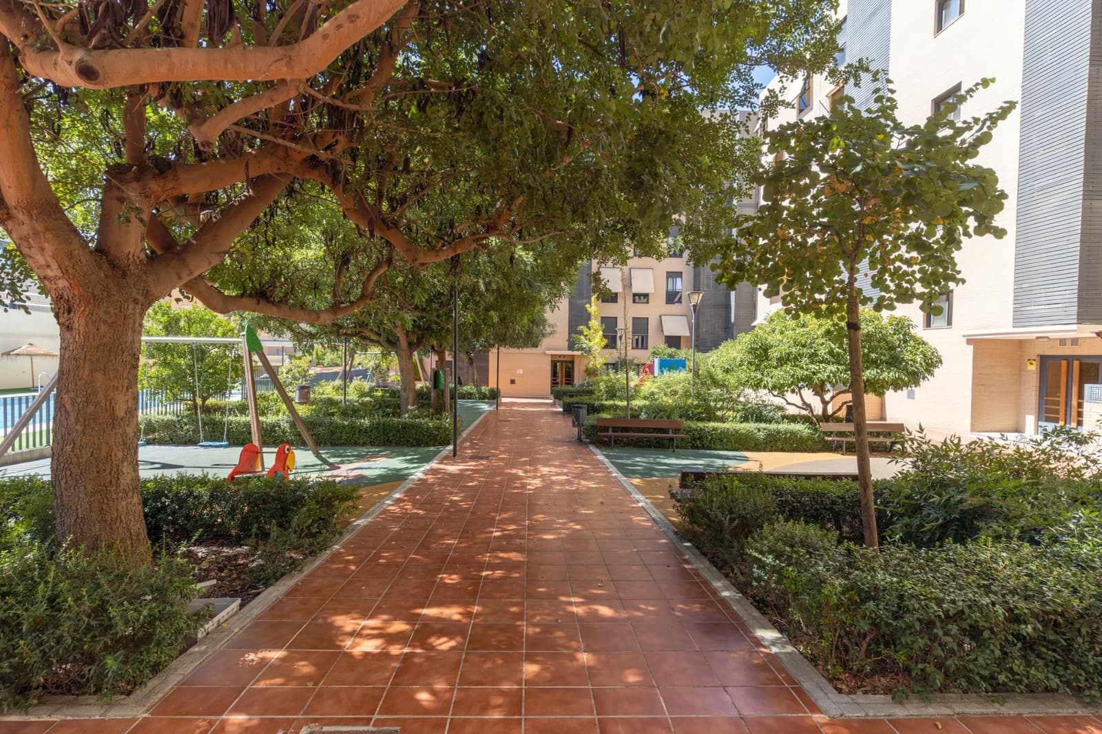 2 Zimmer Wohnung zu verkaufen in Granada Stadt mit Pool Garage - 292.000 € (Ref: 10086239)
