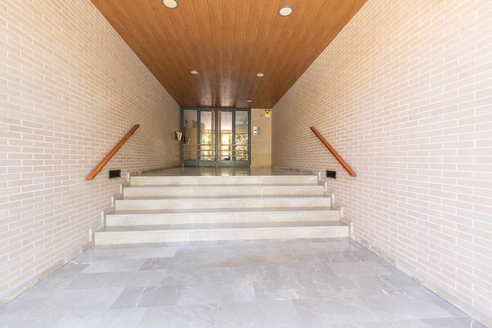 2 Zimmer Wohnung zu verkaufen in Granada Stadt mit Pool Garage - 292.000 € (Ref: 10086239)