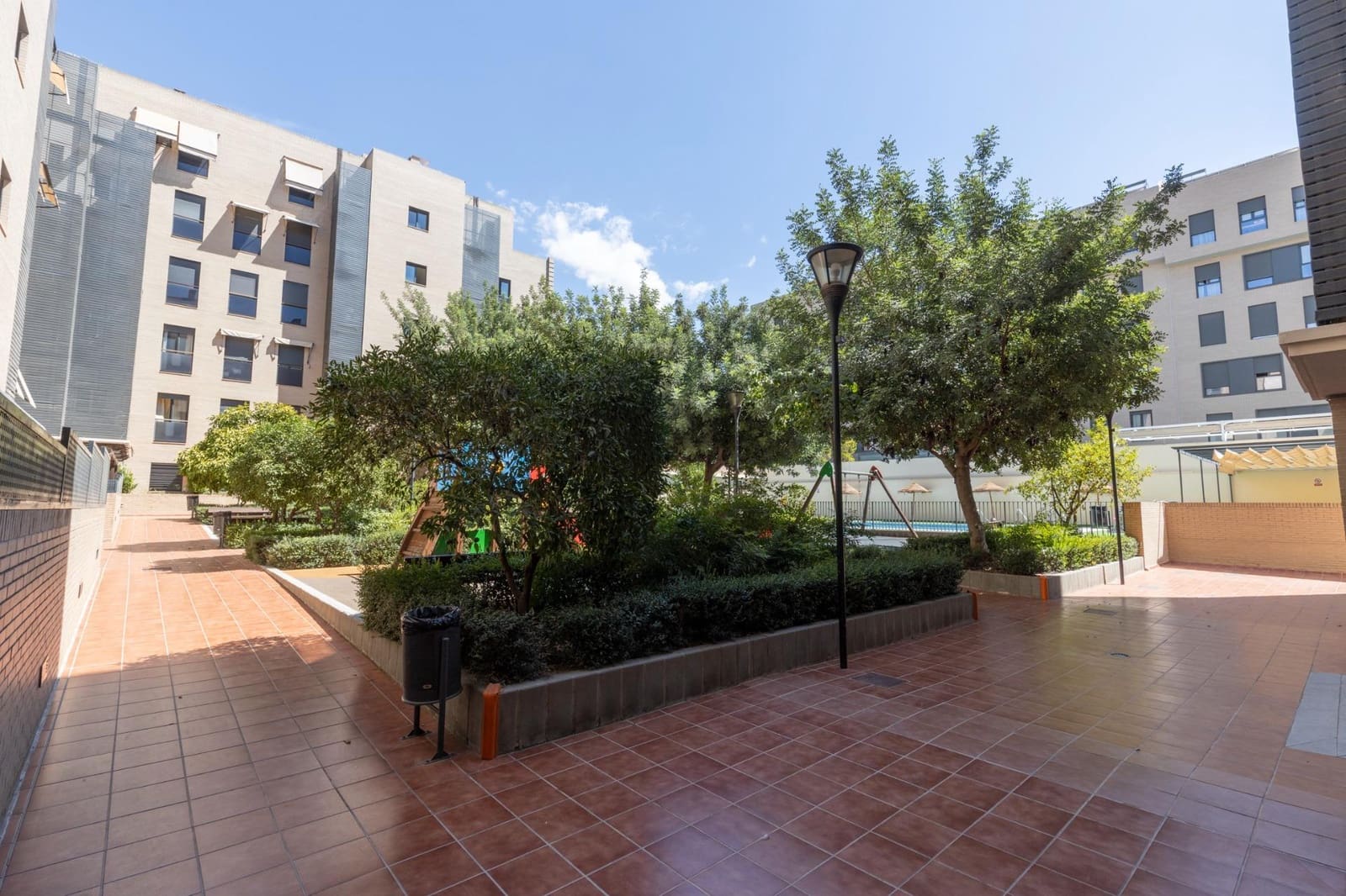 2 Zimmer Wohnung zu verkaufen in Granada Stadt mit Pool Garage - 292.000 € (Ref: 10086239)