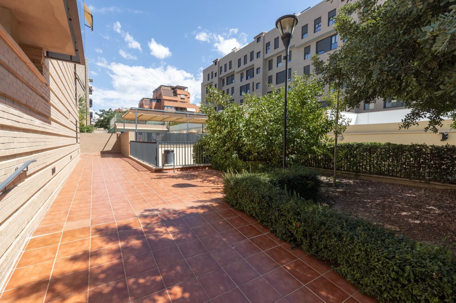 2 Zimmer Wohnung zu verkaufen in Granada Stadt mit Pool Garage - 292.000 € (Ref: 10086239)