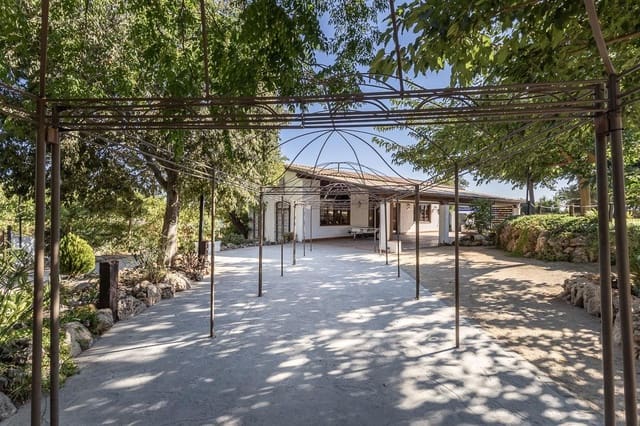 5 Zimmer Villa zu verkaufen in Illora mit Pool Garage - 650.000 € (Ref: 10098470)