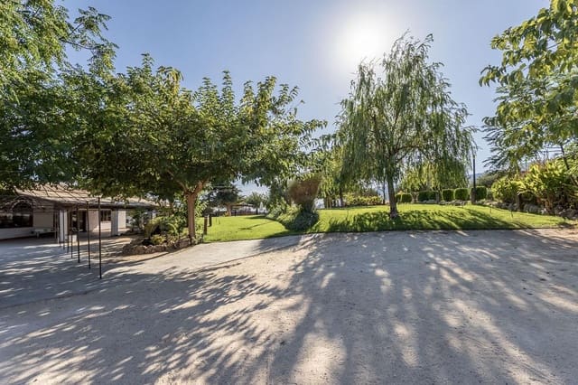 5 Zimmer Villa zu verkaufen in Illora mit Pool Garage - 650.000 € (Ref: 10098470)
