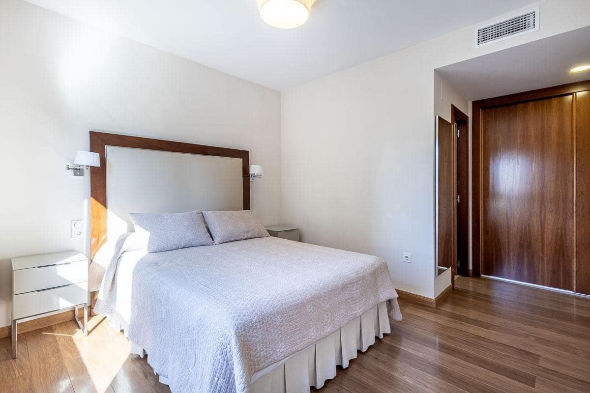 3 quarto Apartamento para venda em Granada cidade com piscina garagem - 498 000 € (Ref: 10098471)