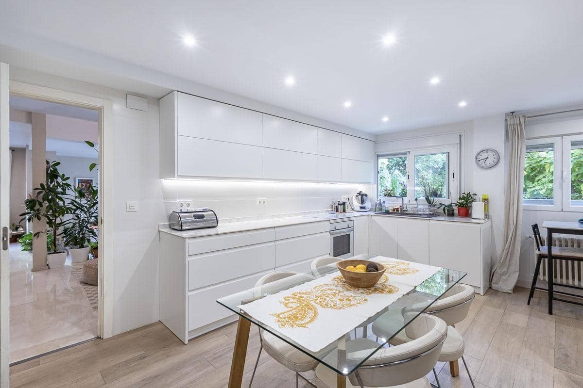 5 sovrum Lägenhet till salu i Granada stad med pool garage - 849 000 € (Ref: 10109757)