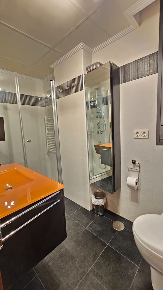 2 soverom Leilighet til leie i Granada by med svømmebasseng garasje - € 1 050 (Ref: 10129564)