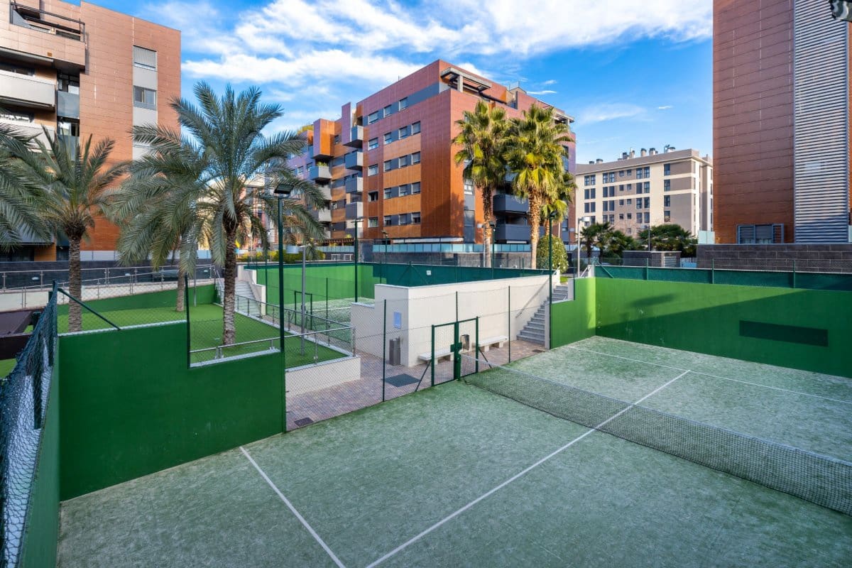 2 soverom Leilighet til leie i Granada by med svømmebasseng garasje - € 1 050 (Ref: 10129564)