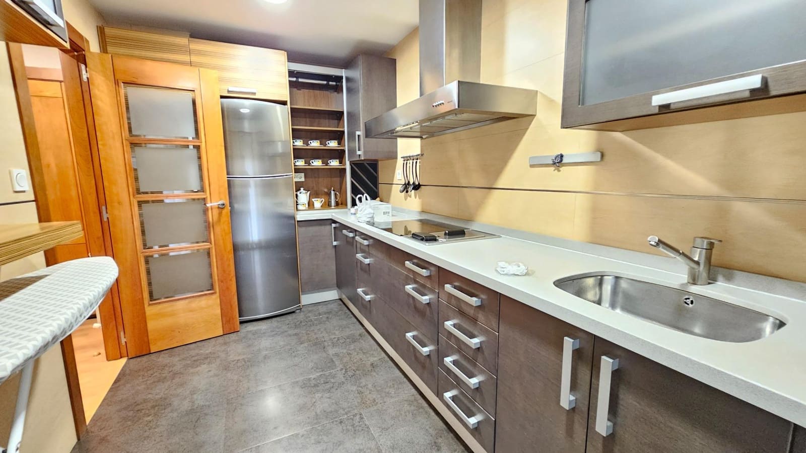 2 soverom Leilighet til leie i Granada by med svømmebasseng garasje - € 1 050 (Ref: 10129564)