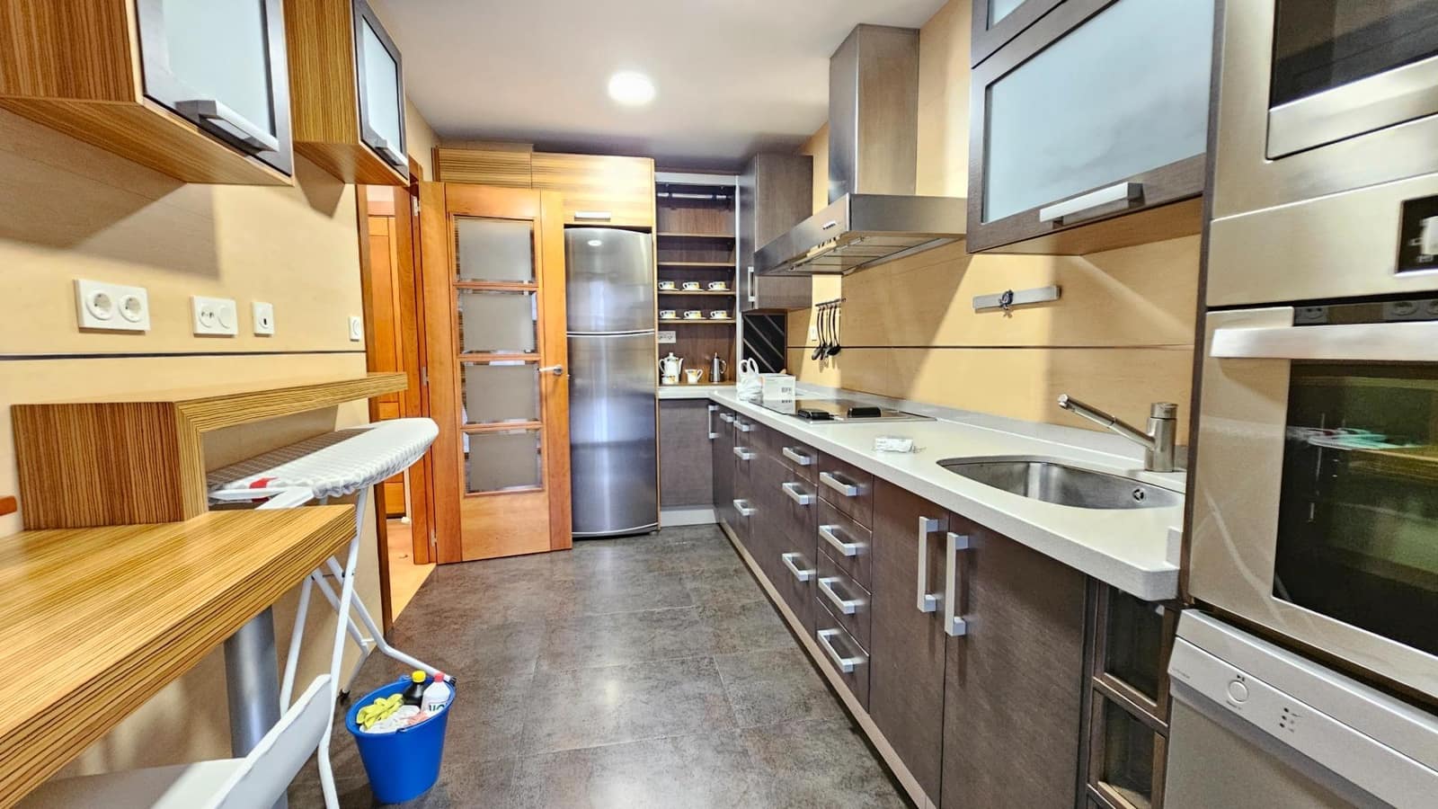 2 soverom Leilighet til leie i Granada by med svømmebasseng garasje - € 1 050 (Ref: 10129564)