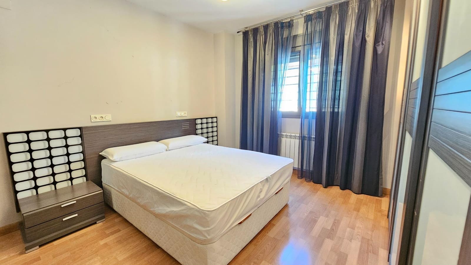 2 soverom Leilighet til leie i Granada by med svømmebasseng garasje - € 1 050 (Ref: 10129564)