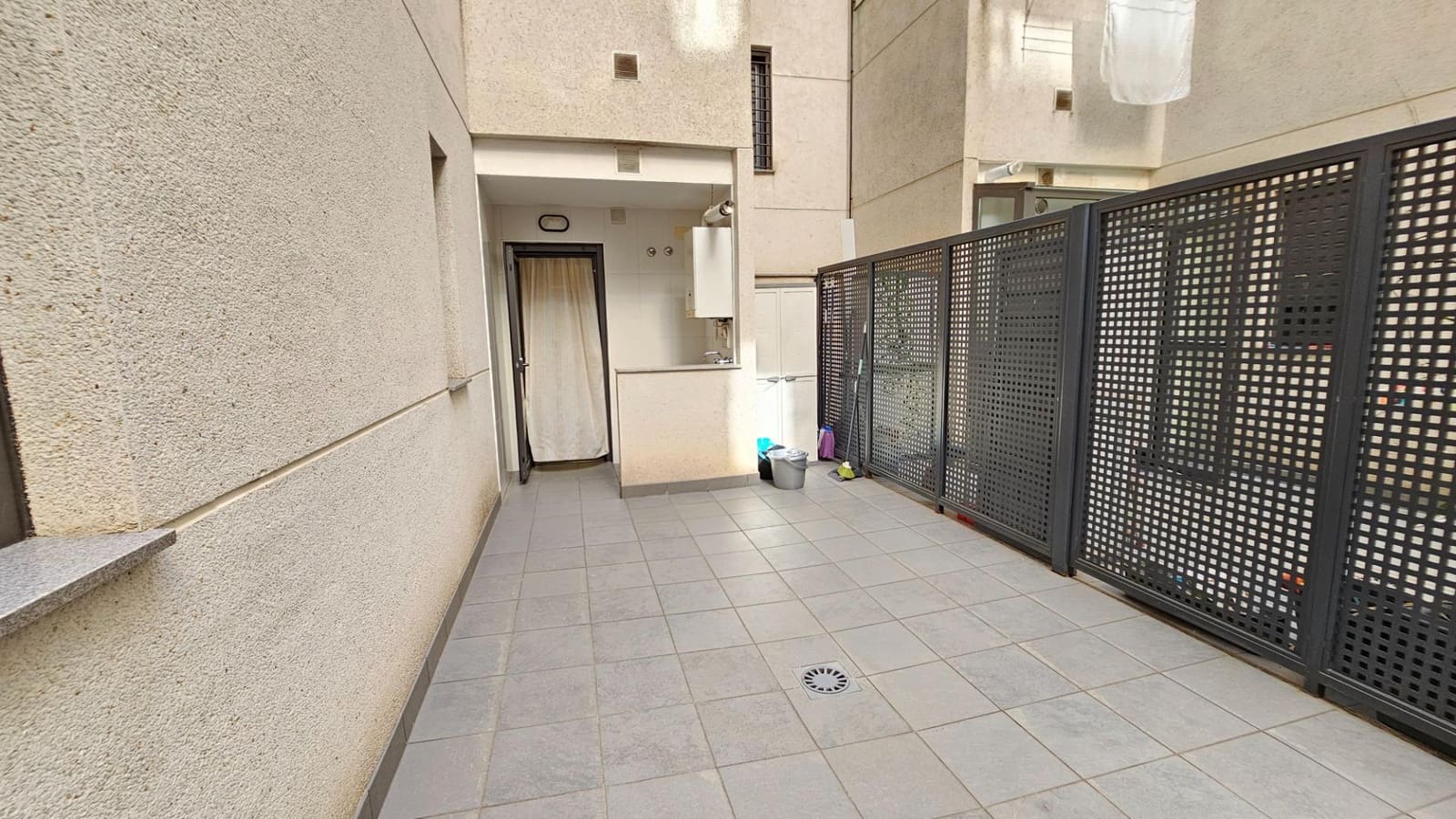 2 soverom Leilighet til leie i Granada by med svømmebasseng garasje - € 1 050 (Ref: 10129564)