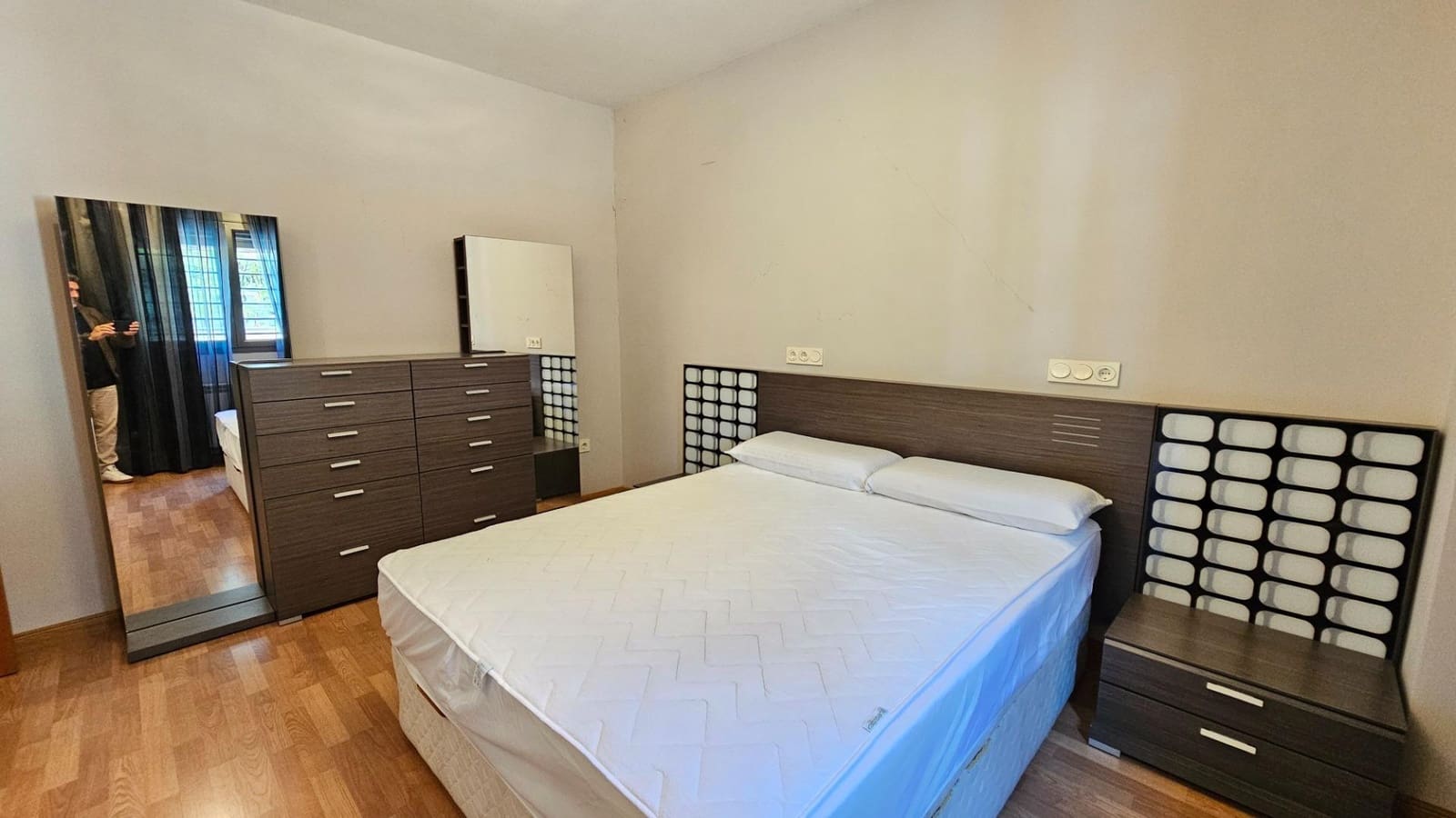 2 soverom Leilighet til leie i Granada by med svømmebasseng garasje - € 1 050 (Ref: 10129564)