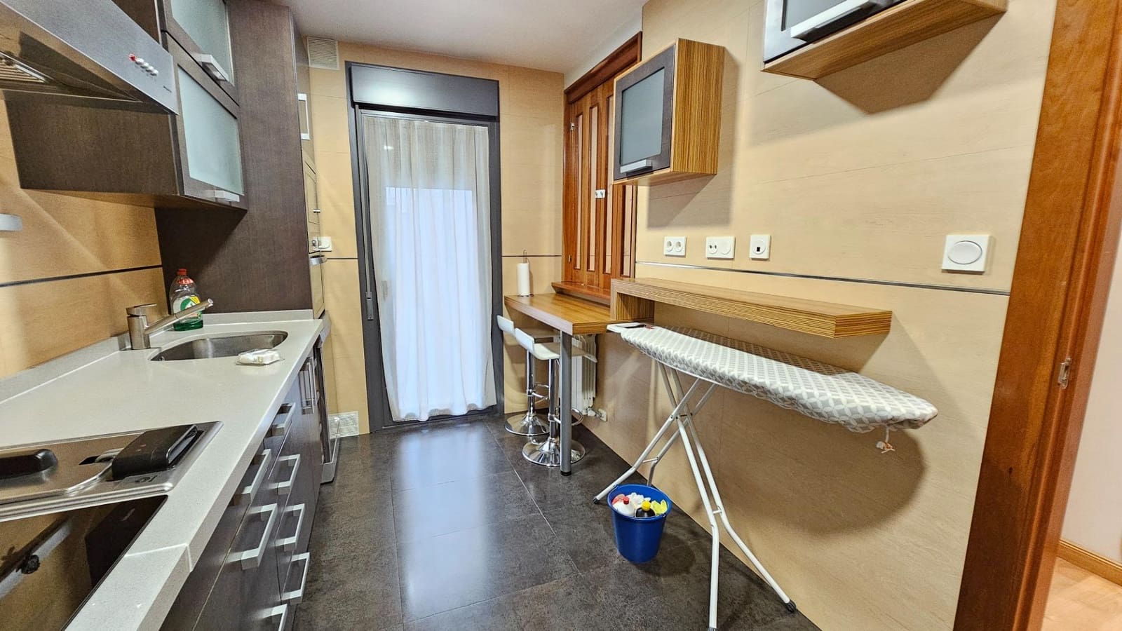 2 soverom Leilighet til leie i Granada by med svømmebasseng garasje - € 1 050 (Ref: 10129564)