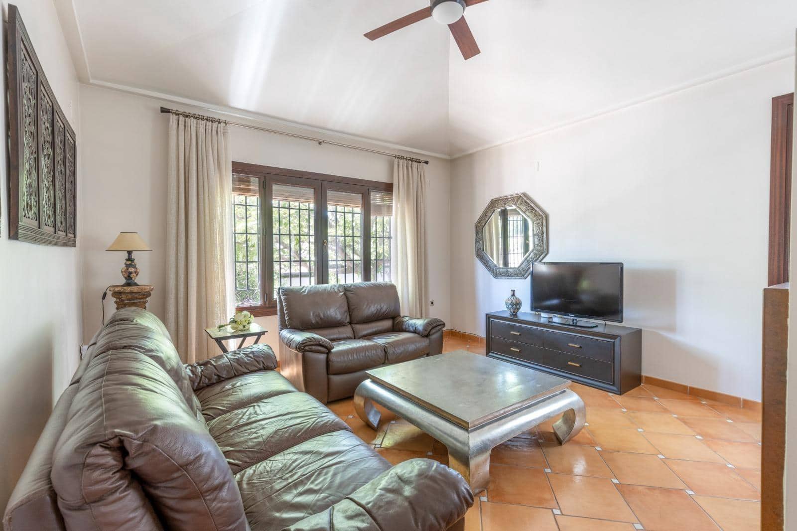 4 bedroom Villa for sale in Vegas del Genil with pool garage - € 429,000 (Ref: 10161553)