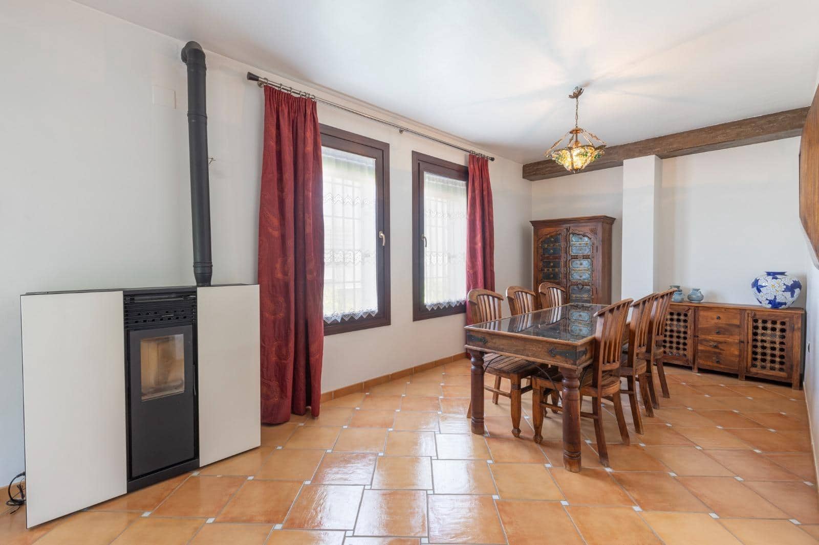 4 bedroom Villa for sale in Vegas del Genil with pool garage - € 429,000 (Ref: 10161553)