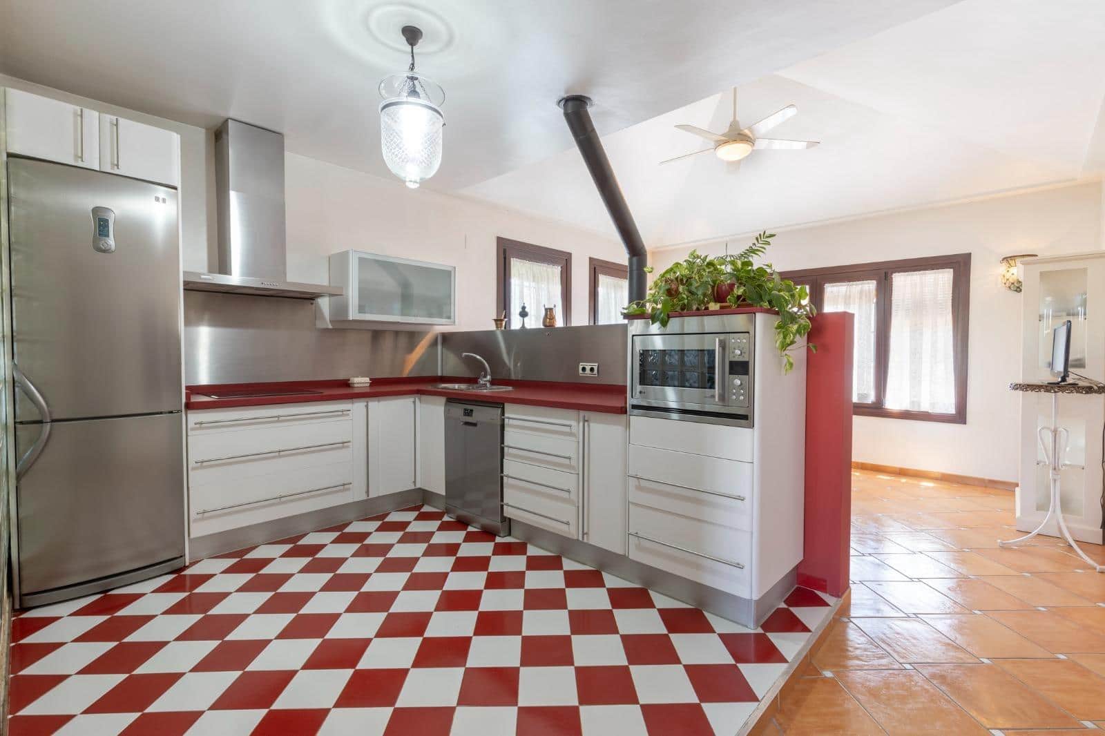 4 bedroom Villa for sale in Vegas del Genil with pool garage - € 429,000 (Ref: 10161553)