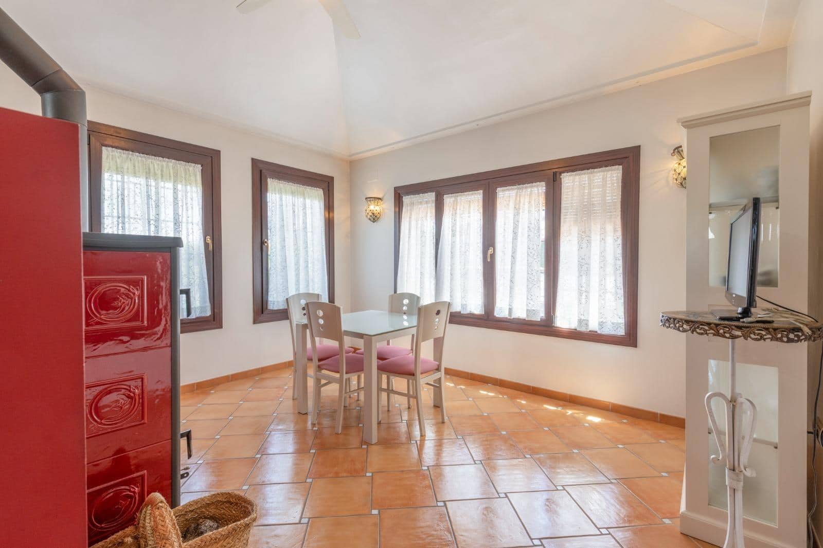 4 bedroom Villa for sale in Vegas del Genil with pool garage - € 429,000 (Ref: 10161553)