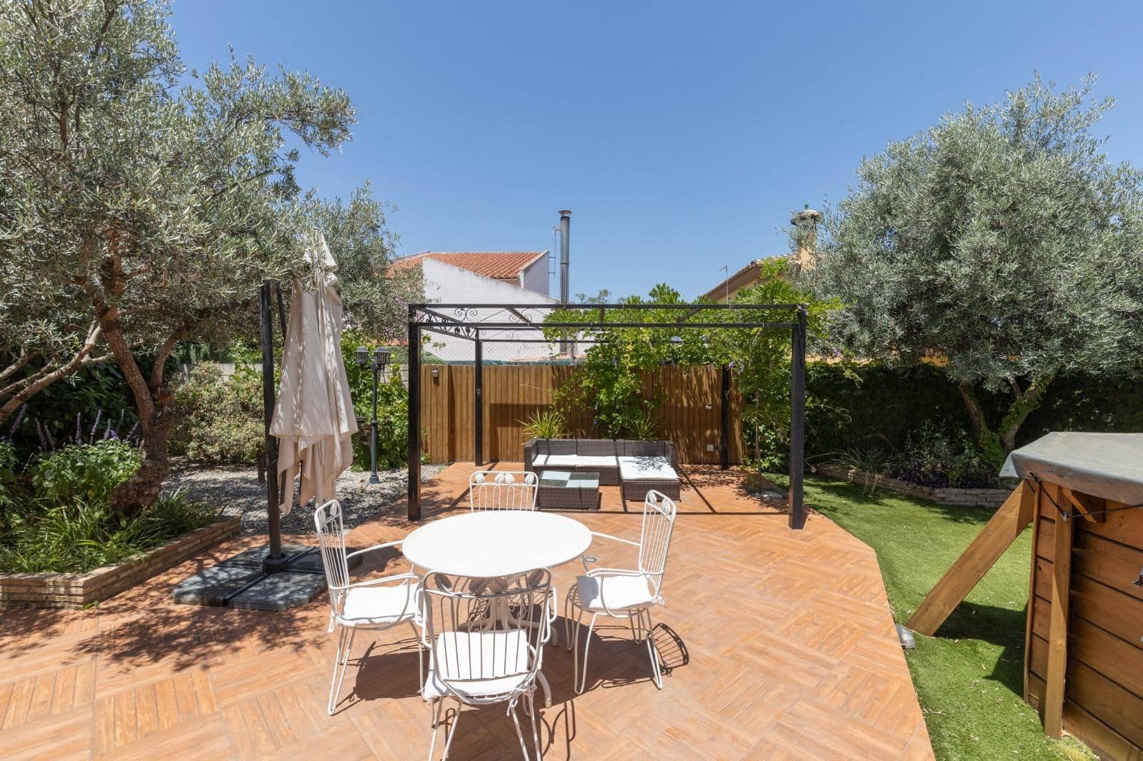 4 bedroom Villa for sale in Vegas del Genil with pool garage - € 429,000 (Ref: 10161553)