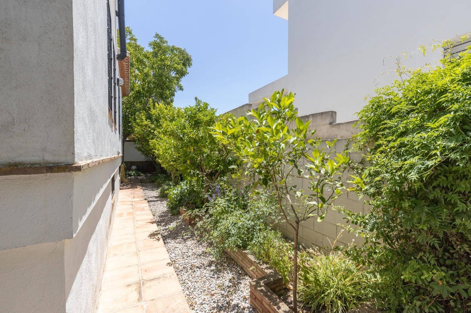 4 bedroom Villa for sale in Vegas del Genil with pool garage - € 429,000 (Ref: 10161553)