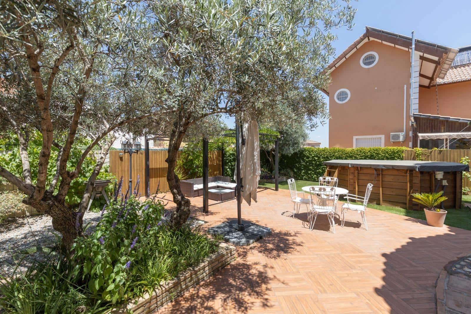 4 bedroom Villa for sale in Vegas del Genil with pool garage - € 429,000 (Ref: 10161553)