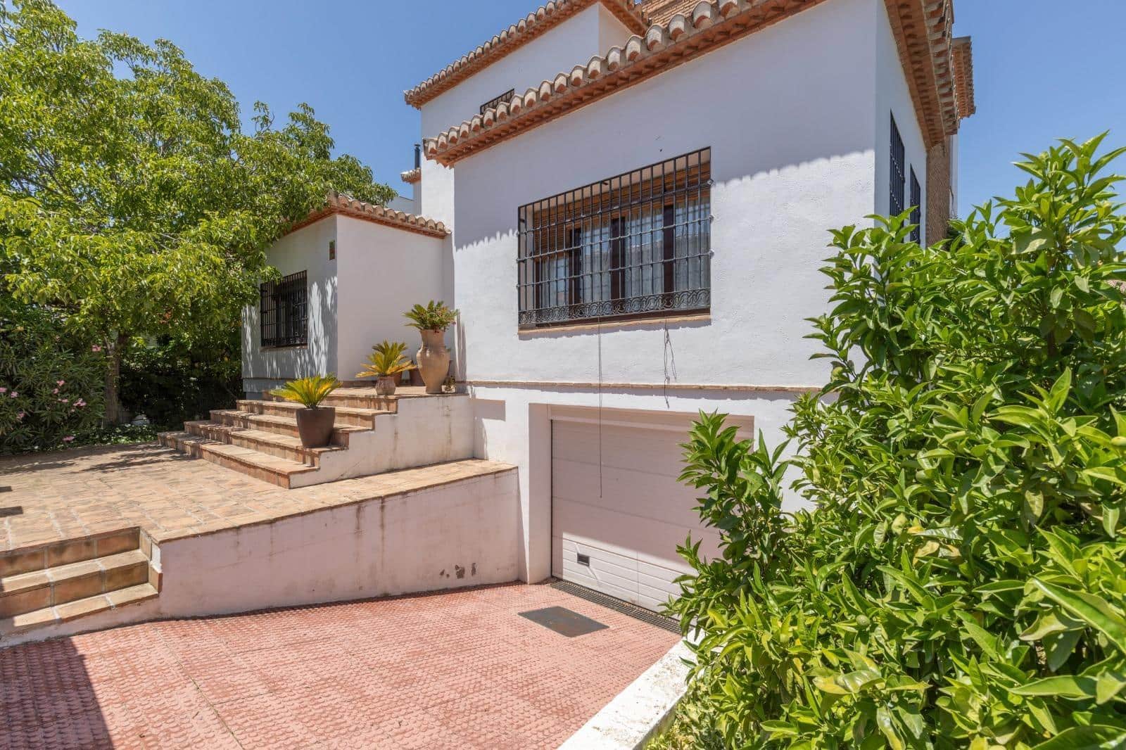 4 bedroom Villa for sale in Vegas del Genil with pool garage - € 429,000 (Ref: 10161553)