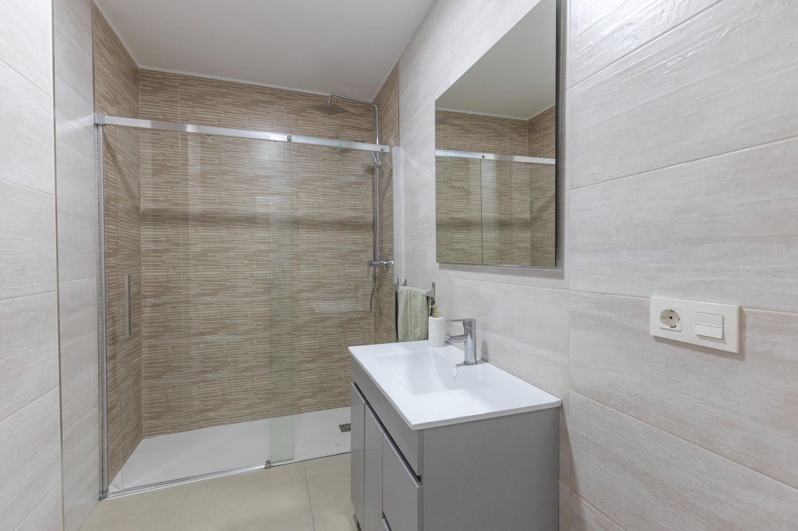 3 sovrum Lägenhet till salu i Granada stad - 499 000 € (Ref: 10165090)