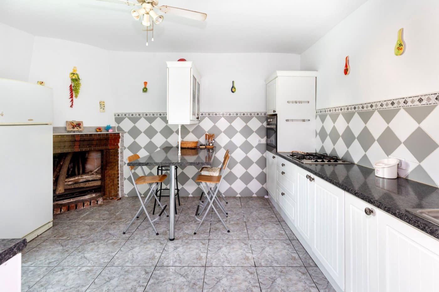 4 soveværelse Byhus til salg i Cortes de Baza med swimmingpool - € 155.000 (Ref: 6863935)