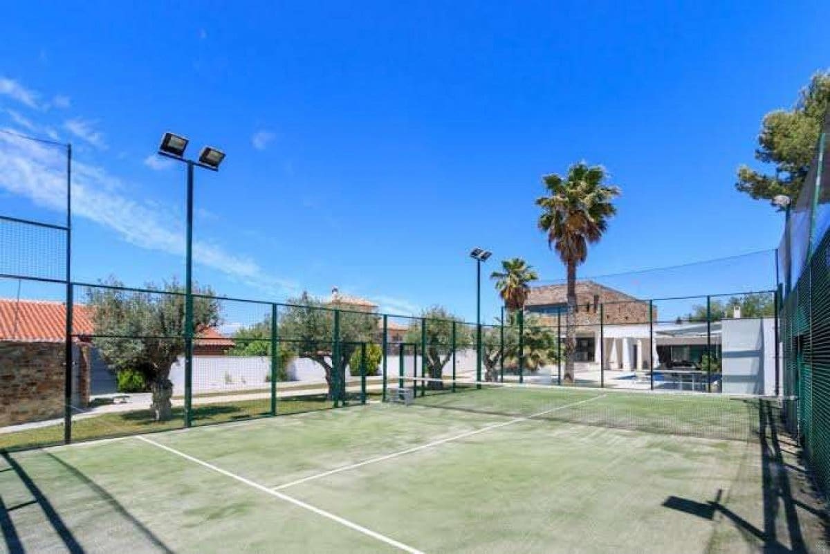 5 soveværelse Villa til salg i Gojar med swimmingpool garage - € 950.000 (Ref: 6863949)