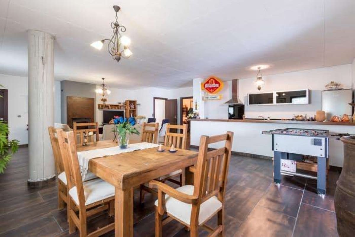 5 soveværelse Villa til salg i Gojar med swimmingpool garage - € 950.000 (Ref: 6863949)