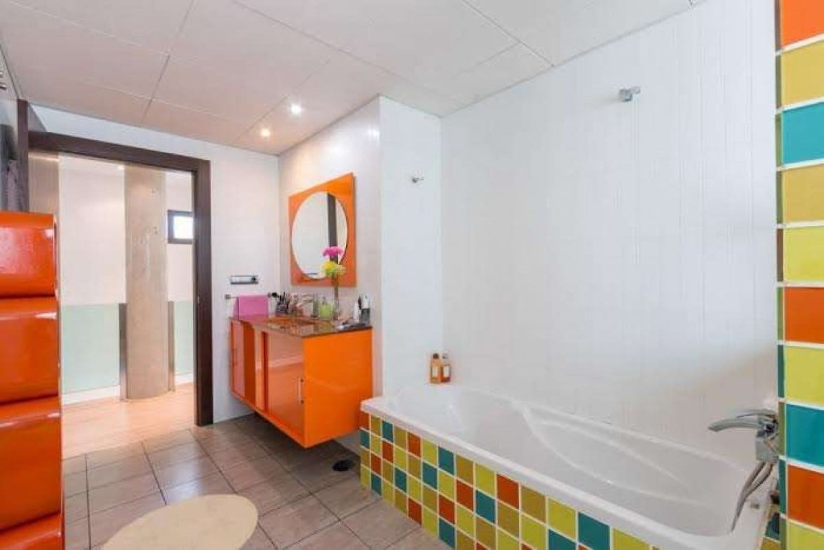 5 soveværelse Villa til salg i Gojar med swimmingpool garage - € 950.000 (Ref: 6863949)