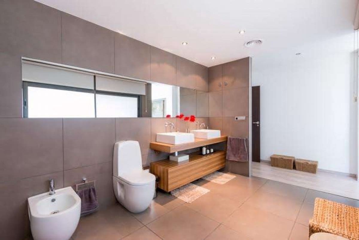 5 soveværelse Villa til salg i Gojar med swimmingpool garage - € 950.000 (Ref: 6863949)