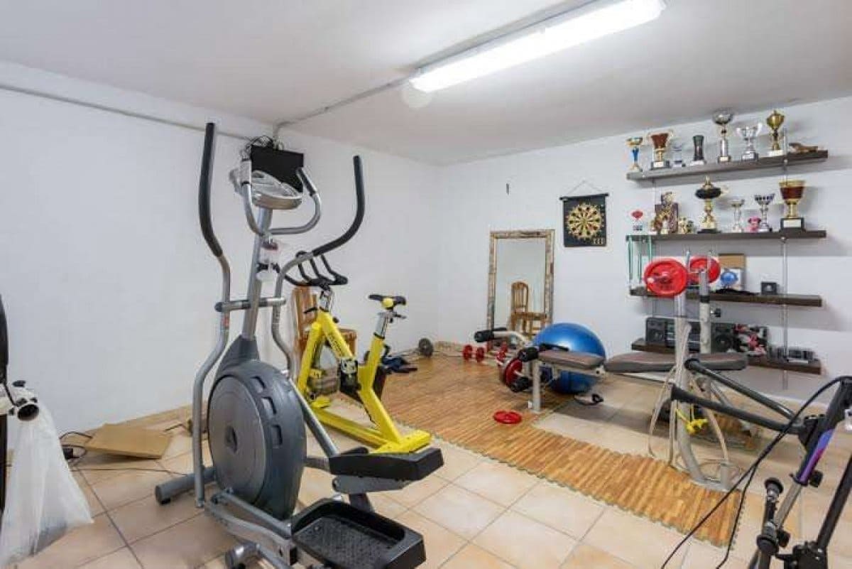 5 soveværelse Villa til salg i Gojar med swimmingpool garage - € 950.000 (Ref: 6863949)