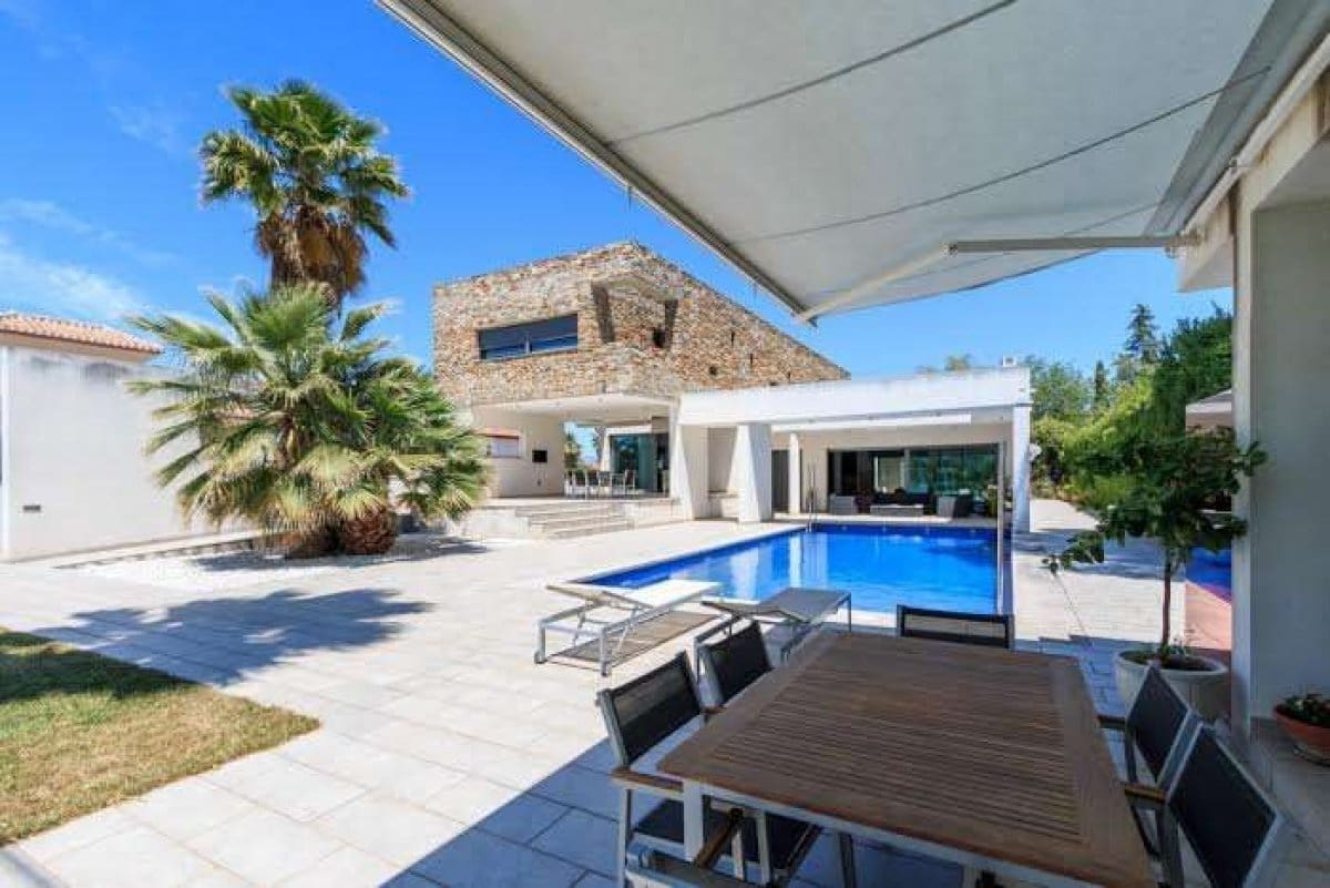 5 soveværelse Villa til salg i Gojar med swimmingpool garage - € 950.000 (Ref: 6863949)