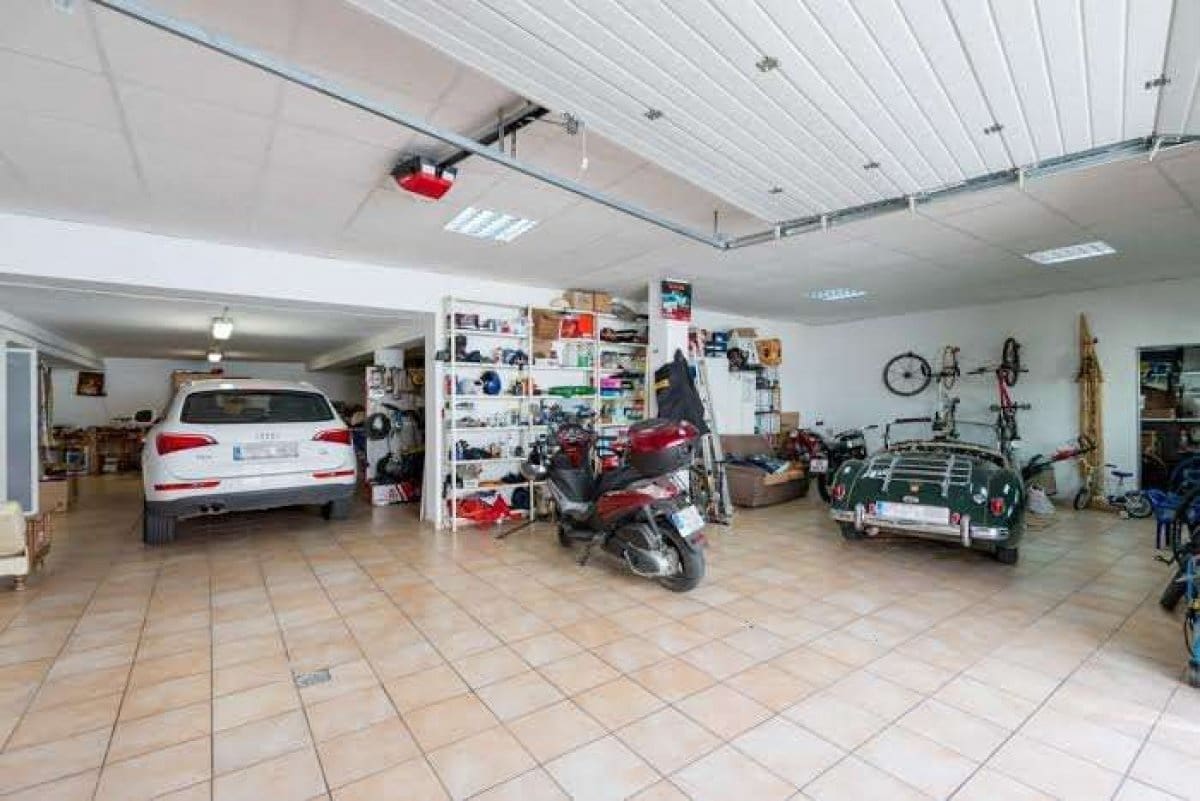 5 soveværelse Villa til salg i Gojar med swimmingpool garage - € 950.000 (Ref: 6863949)