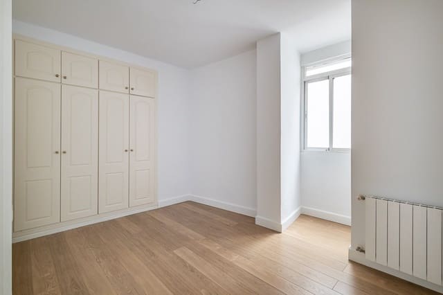 6 soveværelse Lejlighed til salg i Centro, Granada by - € 615.000 (Ref: 6864005)
