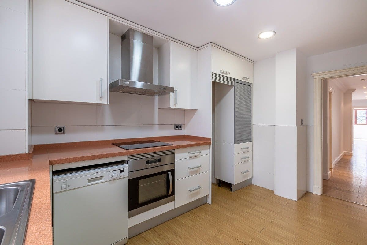 6 soveværelse Lejlighed til salg i Granada by - € 615.000 (Ref: 6864005)