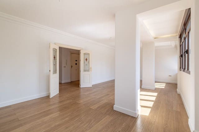 6 soveværelse Lejlighed til salg i Centro, Granada by - € 615.000 (Ref: 6864005)