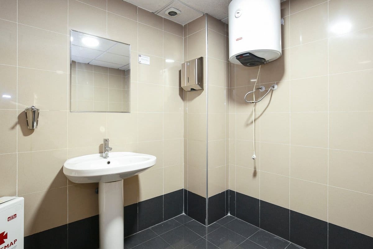 Erhverv til salg i Granada by med garage - € 1.800.000 (Ref: 6864053)