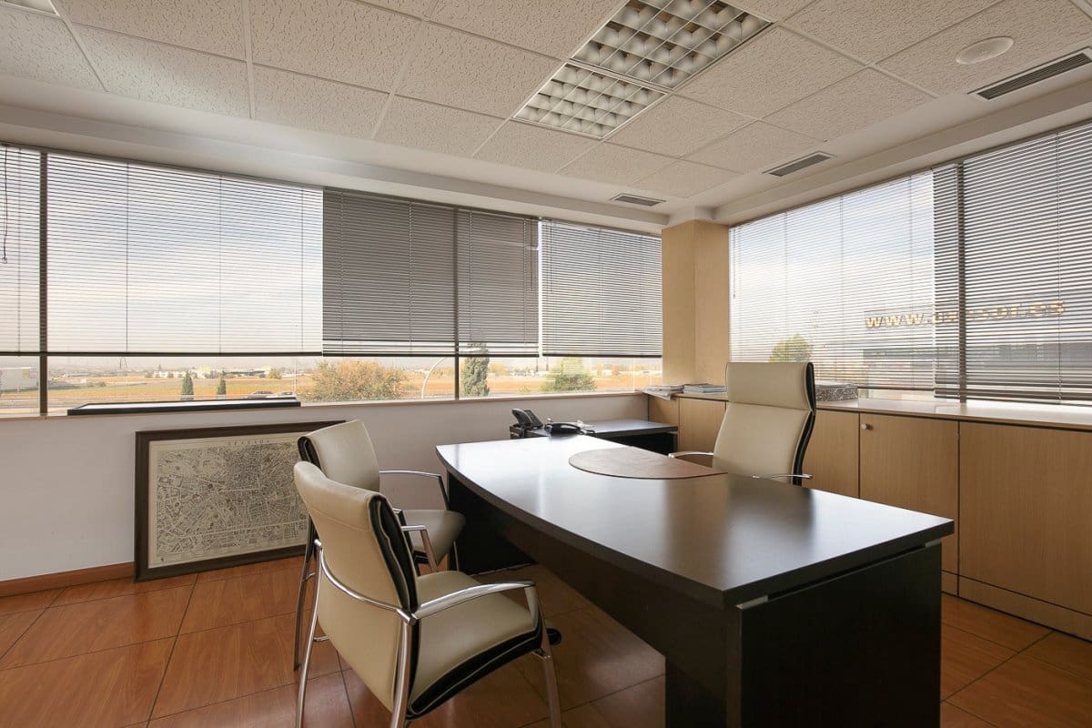 Erhverv til salg i Granada by med garage - € 1.800.000 (Ref: 6864053)