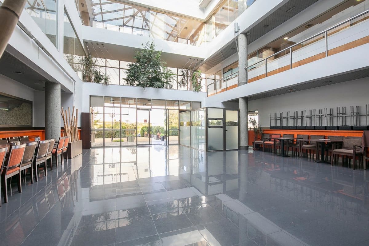 Erhverv til salg i Granada by med garage - € 1.800.000 (Ref: 6864053)