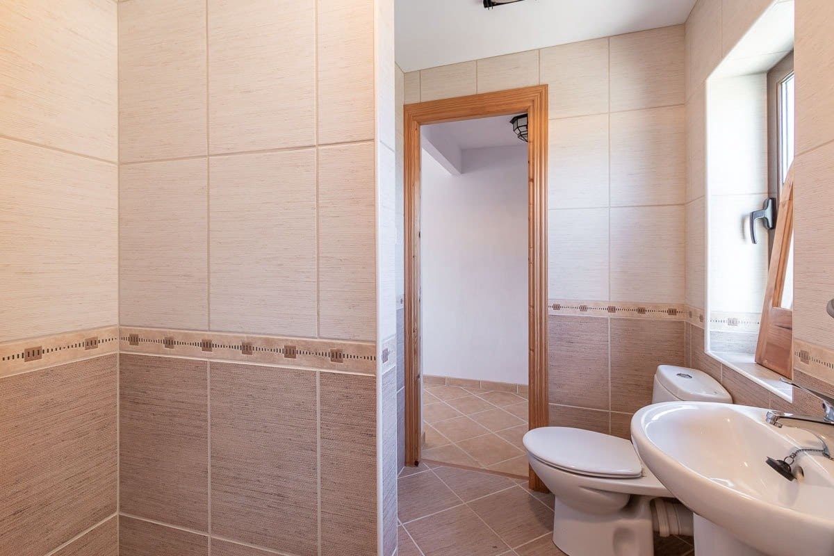 4 soveværelse Villa til salg i Loja - € 159.000 (Ref: 7309839)