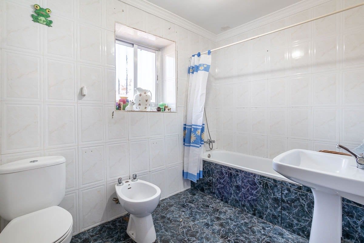 4 soveværelse Villa til salg i Loja - € 159.000 (Ref: 7309839)