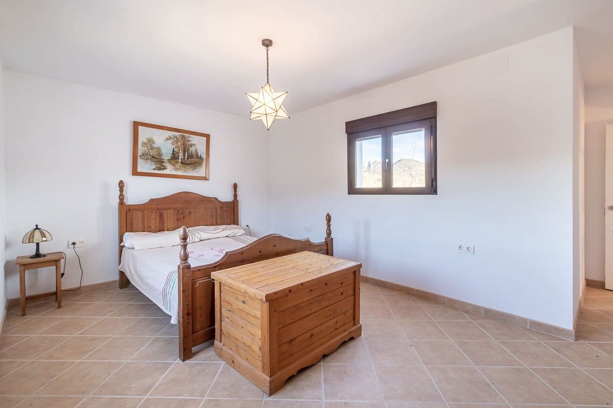 4 soveværelse Villa til salg i Loja - € 159.000 (Ref: 7309839)