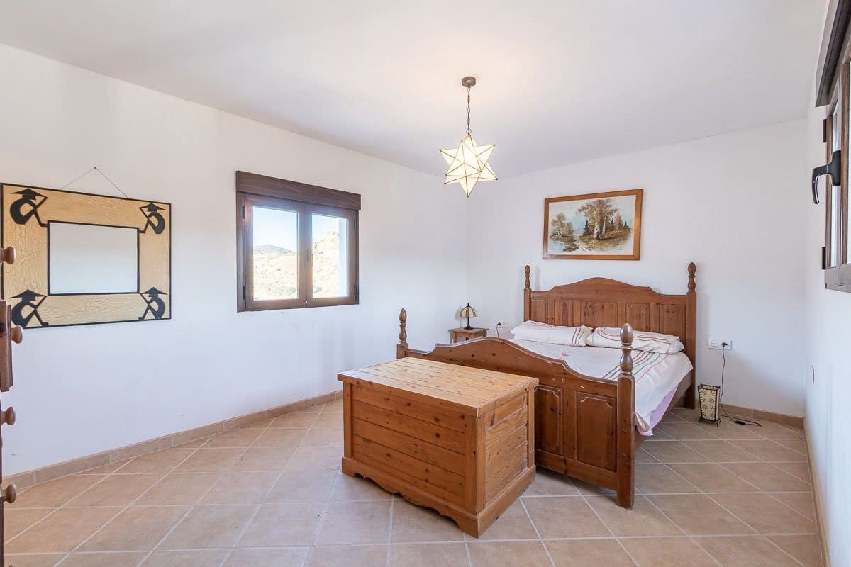 4 soveværelse Villa til salg i Loja - € 159.000 (Ref: 7309839)